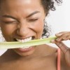 Alimentos que nos defienden de las caries: el apio, la manzana y la zanahoria, ¿Por qué?